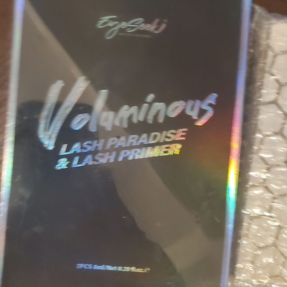 Mascara, highlighter and eyeshadow bundle - Picture 2 of 15